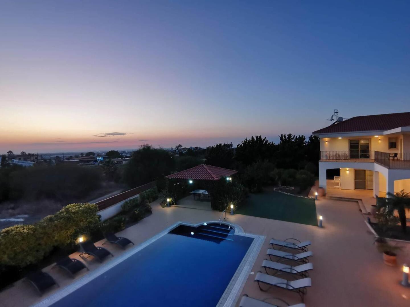 Orchard Blossom Private Villa With Pool Phrenaros Bagian luar foto