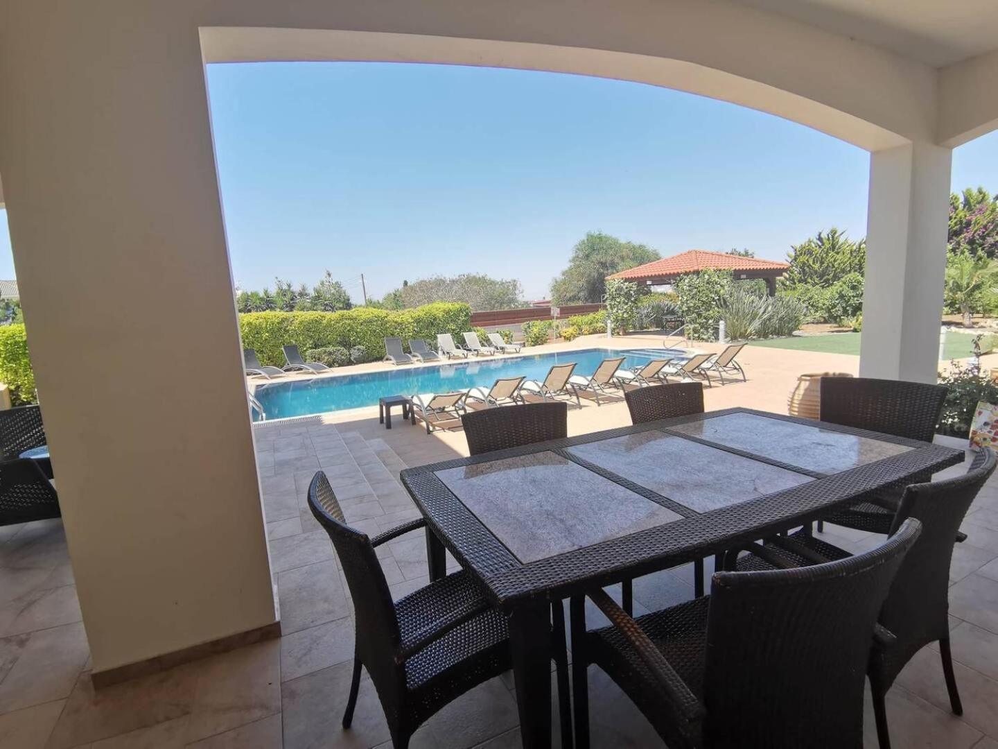 Orchard Blossom Private Villa With Pool Phrenaros Bagian luar foto