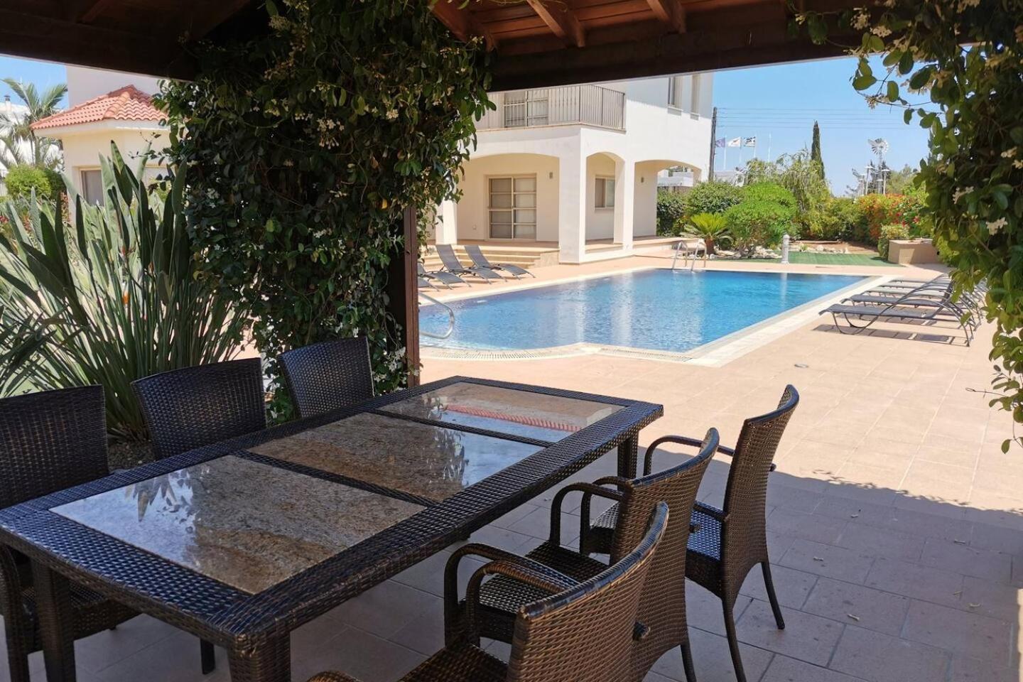 Orchard Blossom Private Villa With Pool Phrenaros Bagian luar foto